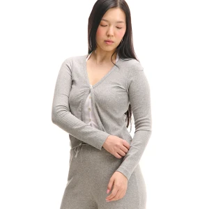 Cropp - Dzianinowa bluzka z wszytym topem - jasny szary