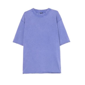 Cropp - Fioletowa koszulka z surowym wykończeniem - fioletowy