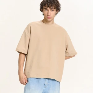 Cropp - Gładka beżowa koszulka boxy - beżowy