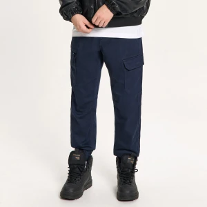 Cropp - Granatowe spodnie z kieszeniami cargo - granatowy