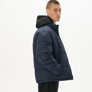 Cropp - Grantowa kurtka puffer ze stójką - granatowy