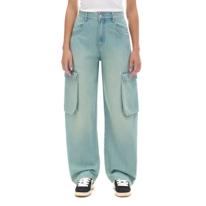 Cropp - Jasne jeansy skater z efektem sprania - błękitny