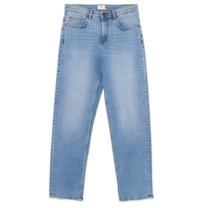 Cropp - Jasnoniebieskie jeansy comfort z efektem sprania - niebieski