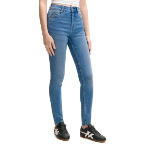 Cropp - Jasnoniebieskie jeansy skinny z kieszeniami - niebieski