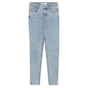 Cropp - Jasnoniebieskie sprane jeansy skinny z kieszeniami - niebieski