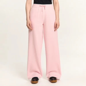 Cropp - Jasnoróżowe spodnie dresowe basic - różowy