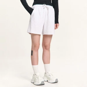 Cropp - Jasnoszare dresowe bermudy - jasny szary