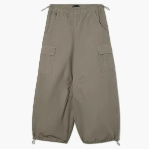 Cropp - Jasnoszare spodnie baggy z dodatkową regulacją - jasny szary