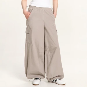 Cropp - Jasnoszare spodnie baggy z dodatkową regulacją - jasny szary