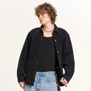 Cropp - Jeansowa kurtka overshirt z efektem sprania - czarny