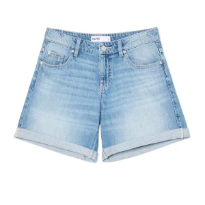 Cropp - Jeansowe bermudy z podwiniętymi nogawkami - niebieski