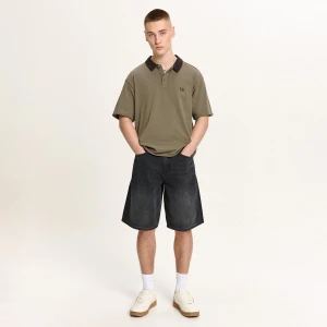 Cropp - Jeansowe szorty baggy z efektem sprania - czarny