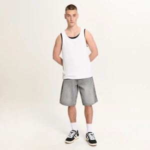 Cropp - Jeansowe szorty baggy z efektem sprania - jasny szary