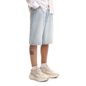 Cropp - Jeansowe szorty baggy z efektem sprania - niebieski