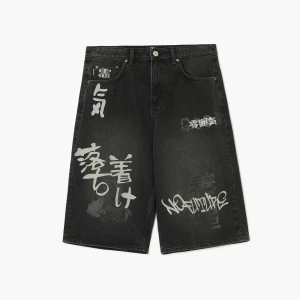 Cropp - Jeansowe szorty baggy z japońskimi motywami - czarny