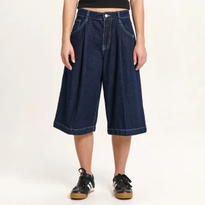 Cropp - Jeansowe szorty jorts z zakładkami - granatowy