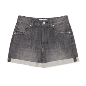 Cropp - Jeansowe szorty mom z podwiniętymi nogawkami - czarny