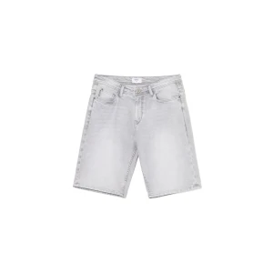 Cropp - Jeansowe szorty regular z efektem sprania - jasny szary
