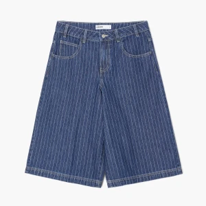 Cropp - Jeansowe szorty w paski - granatowy