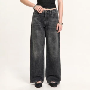 Cropp - Jeansy baggy z aplikacją na kieszeniach - czarny