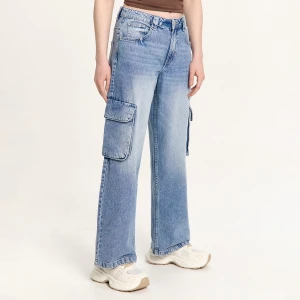 Cropp - Jeansy baggy z kieszeniami cargo - niebieski