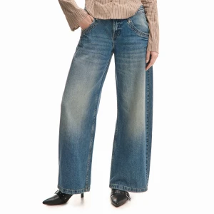 Cropp - Jeansy barrel fit z efektem sprania - niebieski