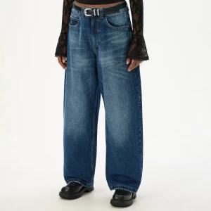 Cropp - Jeansy barrel fit z efektem sprania - niebieski