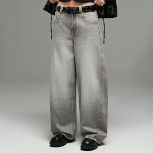 Cropp - Jeansy barrel z efektem sprania - jasny szary