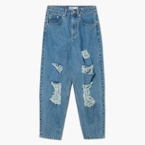 Cropp - Jeansy barrel z postrzępionymi nogawkami - niebieski