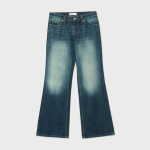 Cropp - Jeansy bootcut z efektem sprania - granatowy