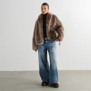 Cropp - Jeansy boyfriend z haftowanym napisem - niebieski