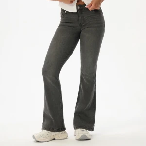 Cropp - Jeansy flare z efektem sprania - szary