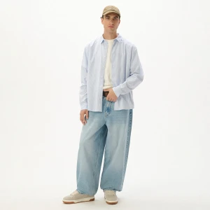 Cropp - Jeansy skater z efektem sprania - niebieski