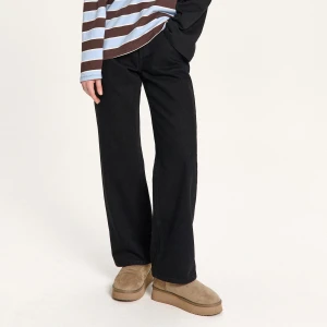 Cropp - Jeansy straight PETITE z efektem sprania - czarny