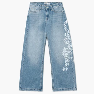 Cropp - Jeansy wide leg z nadrukiem tygrysa - niebieski