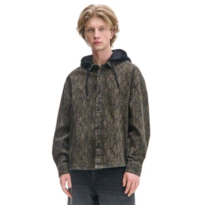 Cropp - Koszula z odpinanym kapturem i wężowym wzorem - brązowy