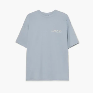 Cropp - Koszulka z dużym nadrukiem na plecach - niebieski