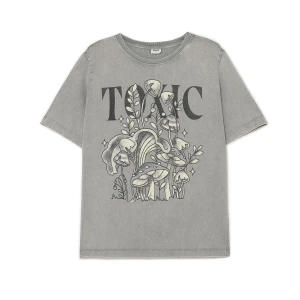 Cropp - Koszulka z efektem sprania i nadrukiem grzybów - szary