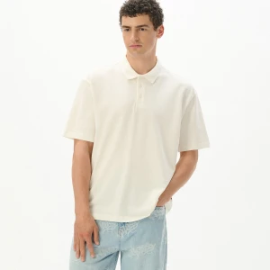 Cropp - Kremowa koszulka polo - kremowy