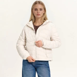 Cropp - Kremowa pikowana kurtka z kapturem - kremowy