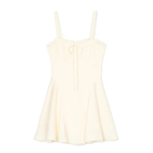 Cropp - Kremowa sukienka mini zdobiona koronką - kremowy