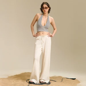 Cropp - Kremowe spodnie z dekoracyjnym wykończeniem - kremowy