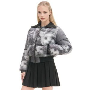 Cropp - Krótka kurtka puffer z kotami - czarny