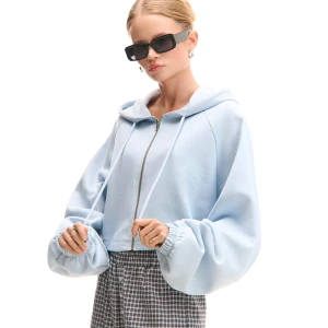 Cropp - Krótka zapinana bluza z szerokimi rękawami - niebieski