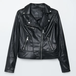 Cropp - Kurtka biker z imitacji skóry - czarny