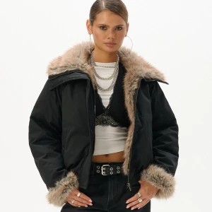 Cropp - Kurtka bomber z elementami sztucznego futra - czarny