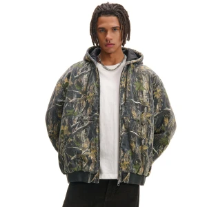 Cropp - Kurtka bomber z leśnym motywem - zielony