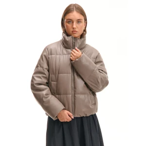 Cropp - Kurtka z efektem skóry i stójką - brązowy