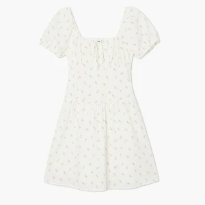 Cropp - Kwiatowa sukienka z bufiastymi rękawami - biały