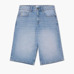 Cropp - Niebieskie jeansowe spodenki skater - niebieski